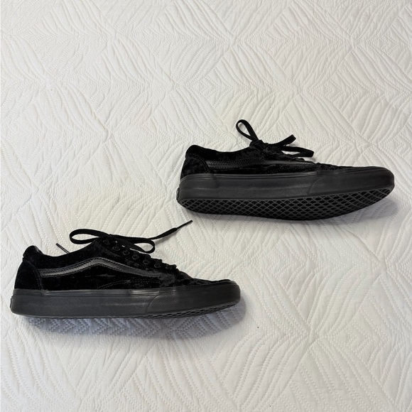 Vans Old School Women’s Black Velvet Low Top Sneakers. Size 9.5 - Picture 4 of 8